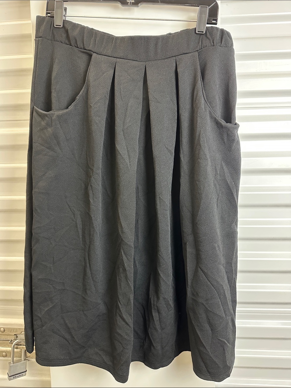 24/7 Comfort Apparel Women’s Gray Pleated Pocket Skirt